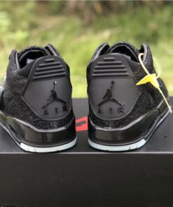 Air Jordan 3 Retro Flyknit Black heel