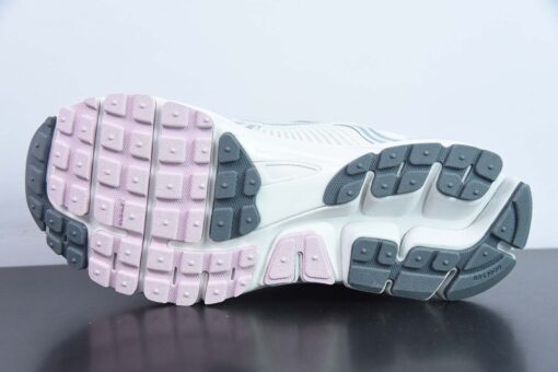 Nike Zoom Vomero 5 520 White Pink FN3695 001 5