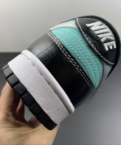 diamond supply co. x nike sb dunk low aquachrome for sale mbm9c