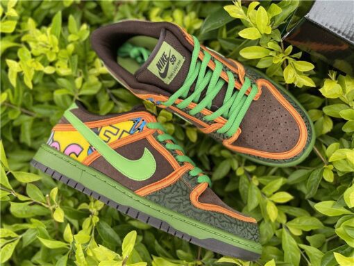 nike sb dunk low E2809Cde la soulE2809D safarialtitude green baroque brown nk3sl