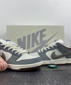 yuto horigome x nike sb dunk low whitegrey brown fq1180 001 vjtuy